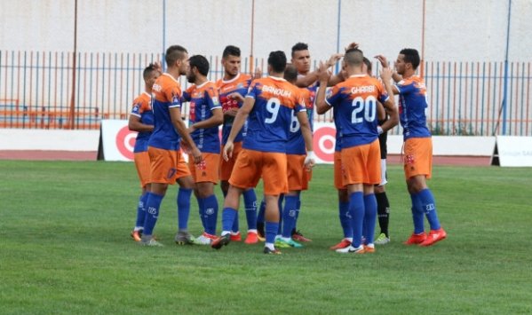 فضيحة جديدة تضرب الكرة المحلية.. حارس أولمبي المدية واجه بلعباس بإجازة لاعب!