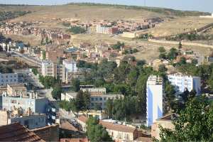 بطالون ومسبوقون تورطوا في الاعتداء الإرهابي على مقر الشرطة بتيارت