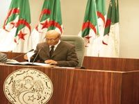 Six projets de loi au menu                                    Epreuve de crédibilité pour l'APN