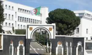 وزارة الدفاع: كشف وتدمير 3 مخابئ للإرهابيين في البويرة