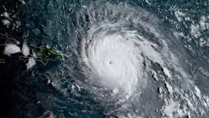 -------  هارفي ..  إيرما ..  خوسيه ..  كاتيا : كيف ولِمَ تتمّ تسمية الأعاصير؟ -------