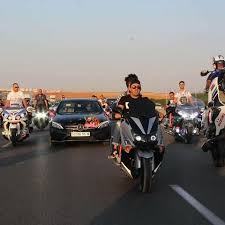 Les motos sèment le désordre dans les cortèges nuptiaux