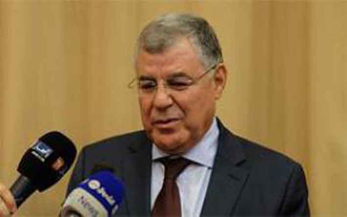 Gazoduc entre Bejaia et Aokas : Guitouni donne symboliquement le starter pour la reprise des travaux