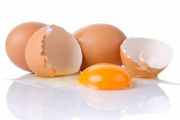 بيض تالف لتصنيع المرطبات والحلويات في المخابز !