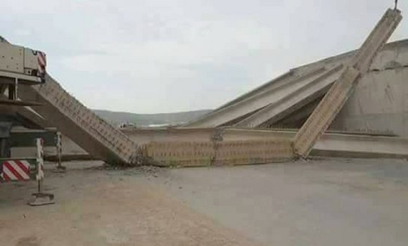 انهيار أعمدة سقف علوي لجسر قيد الانجاز بتبسة