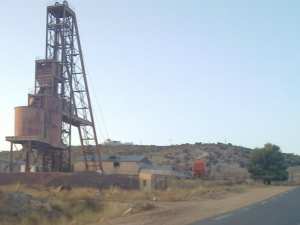 قرر والي ولاية تلمسان اعادة تشغيل أحد أهم المناجم في الغرب الجزائري اثر زيارته إلى منطقة العابد الحدودية