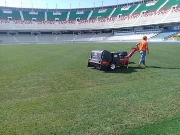 Une pelouse à scandales
