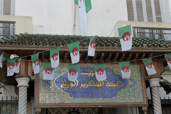 استقالة 4 مترشحين من الأفلان والتحاقهم ب