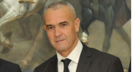 لخضاري يرفع الراية البيضاء