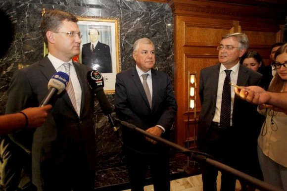 Lukoil intéressée par les projets de développement de champs pétroliers en Algérie (Novak)