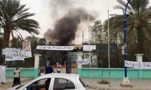 محتجّون يضرمون النار في محافظة للأفلان بولاية ورقلة