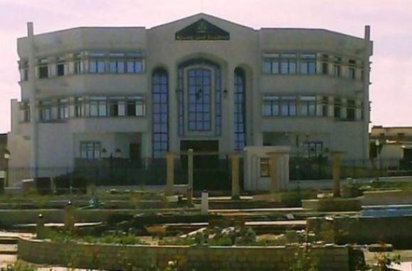 Décès d'une parturiente et de son bébé à Djelfa: la partie civile plaide un crime odieux et la défense l'innocence des accusés