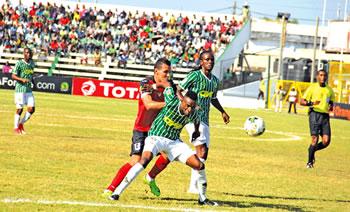 Les Rouge et Noir à une marche du carré d'as