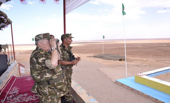 Gaïd Salah en visite de travail et d'inspection à la 2ème Région militaire à Oran