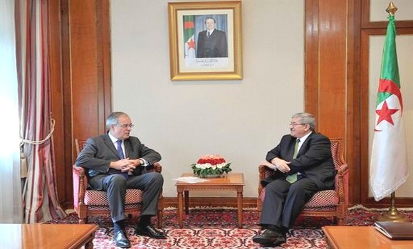 M. Ouyahia reçoit le SG du ministère français des Affaires étrangères