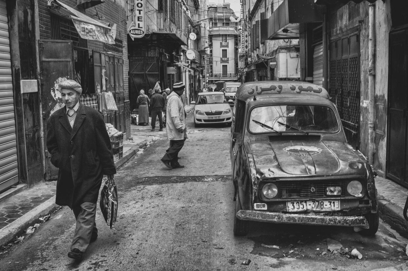 DES VILLES ALGÉRIENNES DANS LA RHÉTORIQUE LITTÉRAIRE DE QUELQUES ROMANS RÉCENTS