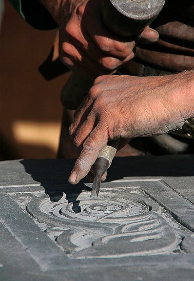 فنون أندلسية “فن الحفر فى الخشب”