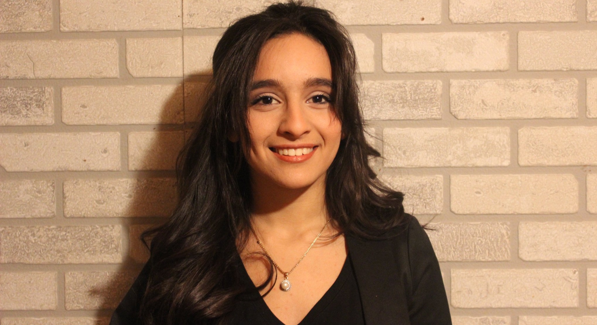 Attaquée sur son attachement à l’Algérie, Rayene Bouzitoun, la jeune conseillère de Trudeau, répond