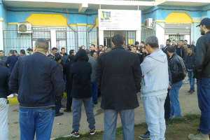 مكتتبو عدل  2  يغلقون مقر الوكالة بالأغواط