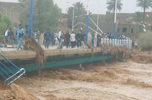 Algérie - PLUIES TORRENTIELLES ET CRUES DES OUEDS:  5 morts et 12 personnes sauvées