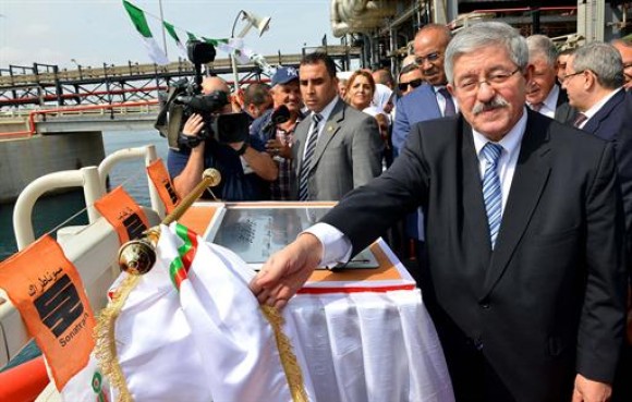 Visite de Ouyahia à Oran: nécessité de réviser la loi sur les hydrocarbures et d'investir dans la gaz de schiste