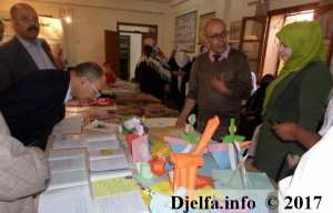 ملحقة الجلفة تقيم معرضا للدارسات و أطفالهن تزامنا والافتتاح الرسمي للسنة الدراسية الخاصة بفصول محو الأمية