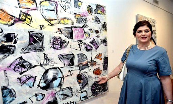 الفنانة التشكيلية حسنة خذير تكشف عن أول لوحاتها بالجزائر العاصمة