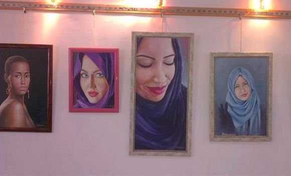 الفنانة التشكيلية حسنة خذير تكشف عن اول لوحاتها بالجزائر العاصمة