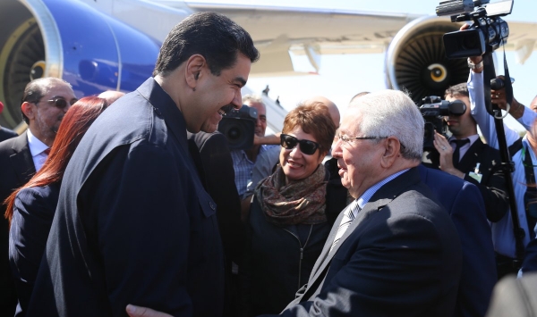 توقف تقني للرئيس الفنزويلي بالجزائر العاصمة