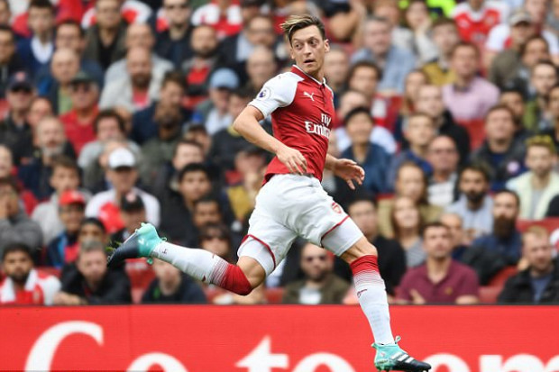 Deux clubs s'intéressent à Özil