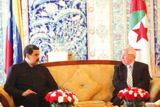 توقف تقني للرئيس الفنزويلي بالجزائر العاصمة