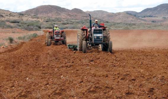 انطلاقة محتشمة لحملة الحرث والبذر بولاية بومرداس