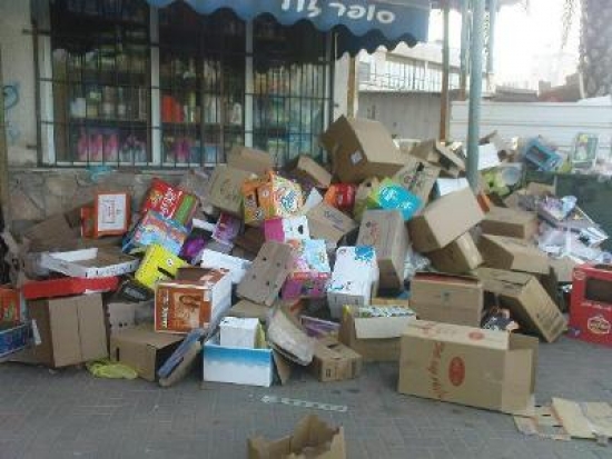 نظافة المحيط بالعاصمة: إجبار التجار على إخراج النفايات أمام محلاتهم على الساعة 6 مساءا