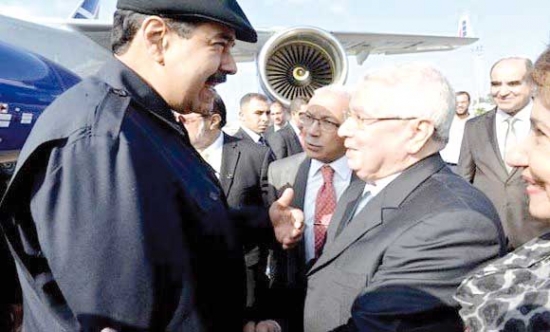 توقف تقني للرئيس الفنزويلي بالجزائر العاصمة