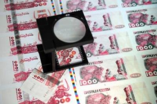 أمن العاصمة : توقيف 3 أشخاص و حجز 15 مليون سنتيم عملة وطنية مزورة بأحد أحياء وادي قريش