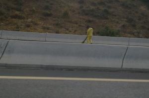 Un balai svp pour les éboueurs de l'autoroute Est-Ouest