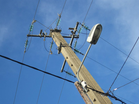 200 عائلة بقرية بن عايدة ببن خليل في البليدة دون كهرباء منذ 10سنوات                                    البلدية تتحجج بعدم وجود ميزانية مخصصة للمشروع