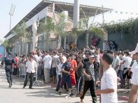 Une grande affluence                                    Football : Algérie-Libye - La vente des billets a débuté, hier, à Blida