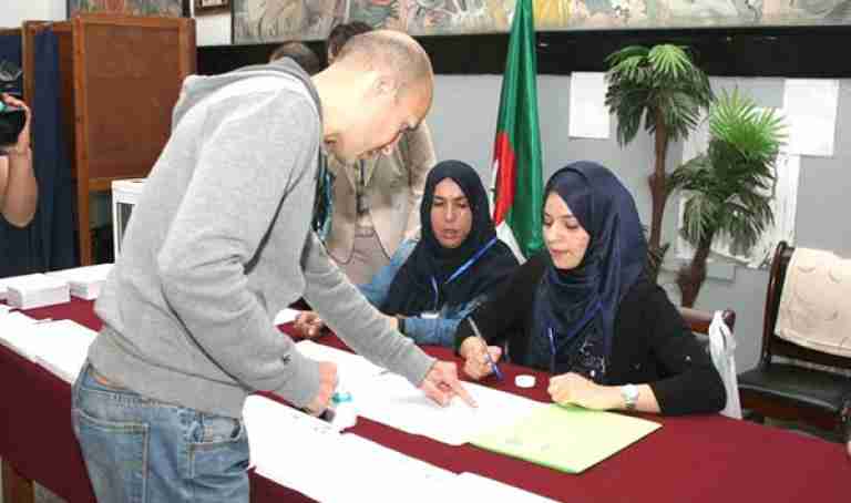 بلديات العاصمة مدعوة لاحترام مواعيد فتح وغلق المكاتب