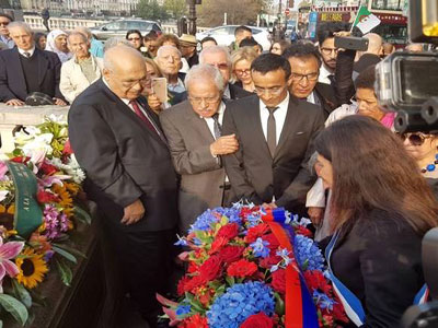 Massacre du 17 octobre 1961 : Cérémonie de recueillement sur le pont Saint-Michel à Paris