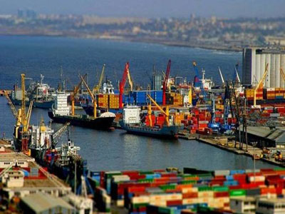 Pour parer à la crise due à la chute des prix du pétrole : Les opérateurs encouragés à exporter leurs produits