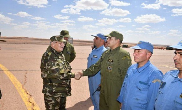 الفريق قايد صالح يتفقد ويدشن بعض الوحدات بالناحية العسكرية الرابعة بورقلة