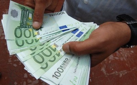 المدية : توقيف شخصان كانا بصدد تسريب أكثر من 40 ألف اورو مزورة في السوق الموازية