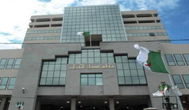 محتالة تجمع 5 ملايير وتفرّ إلى ليبيا                                    مرشدة دينية بتيبازة وبائع حلي ذهبية متورطان في القضية