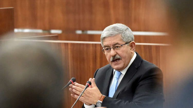 رئيس الوزراء الجزائري: ينتظرون دبابة للوصول إلى الحكم