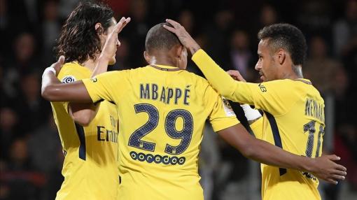 مبابي يرفض إقحام نفسه في الصراع بين كافاني ونايمار