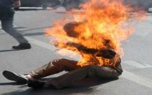 Trois jeunes se suicident par immolation