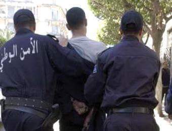 كهل وابناه يحتجزان فتاة في طولقة - بسكرة-