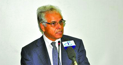 Le recteur accusé de tricherie