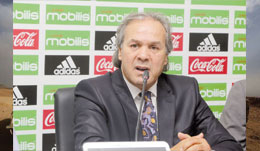 Lors d'une intervention radiophonique : Madjer explique et défend ses choix